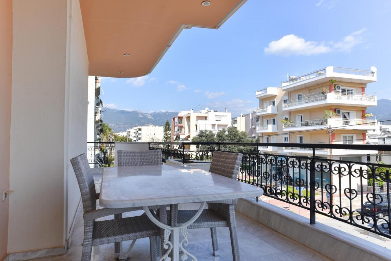 Kaliroon Seaside Apartment Каламата Екстериор снимка